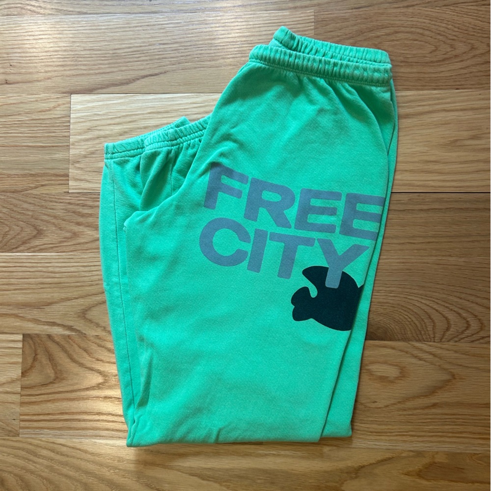 Green free city sweats